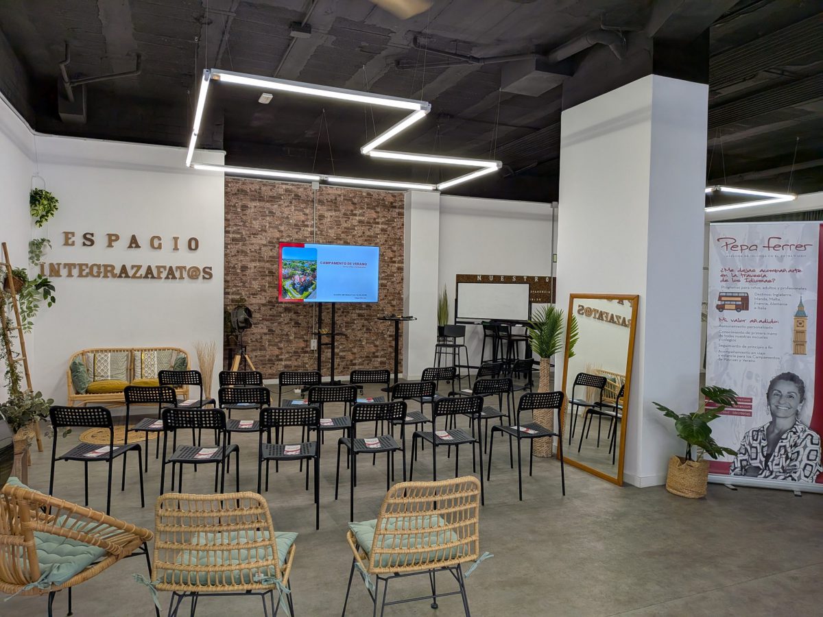 Foto panorámica de la sala-min