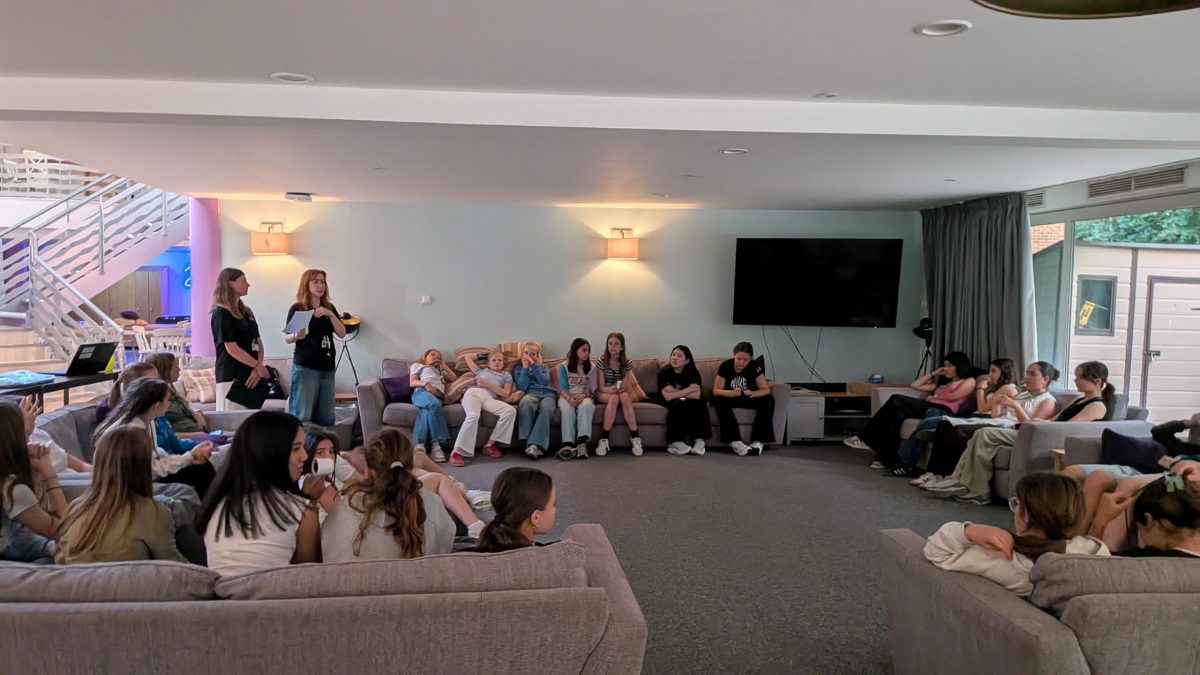 House meeting chicas